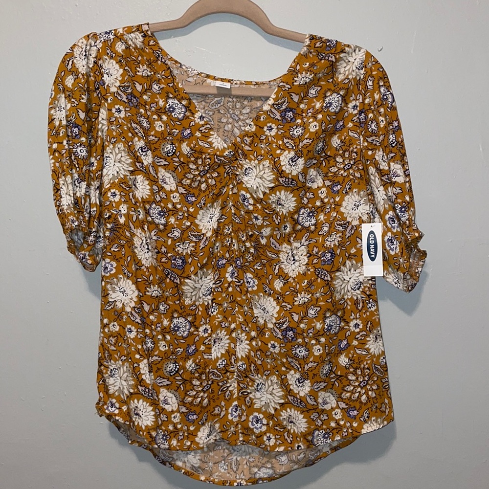 Old navy blouse size S brand new